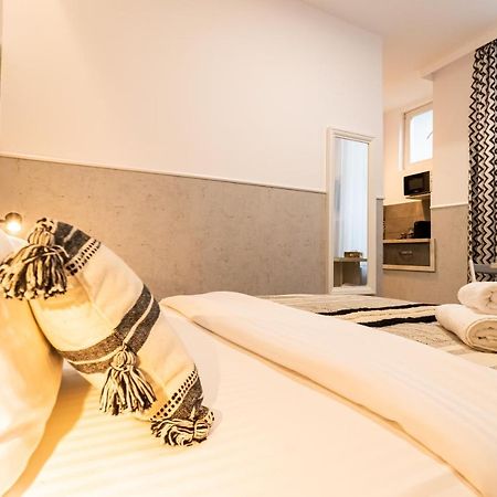 Okbrasov - Apartment & Studio In The Heart Of Old Town, Moments Away From The Black Church Exterior foto