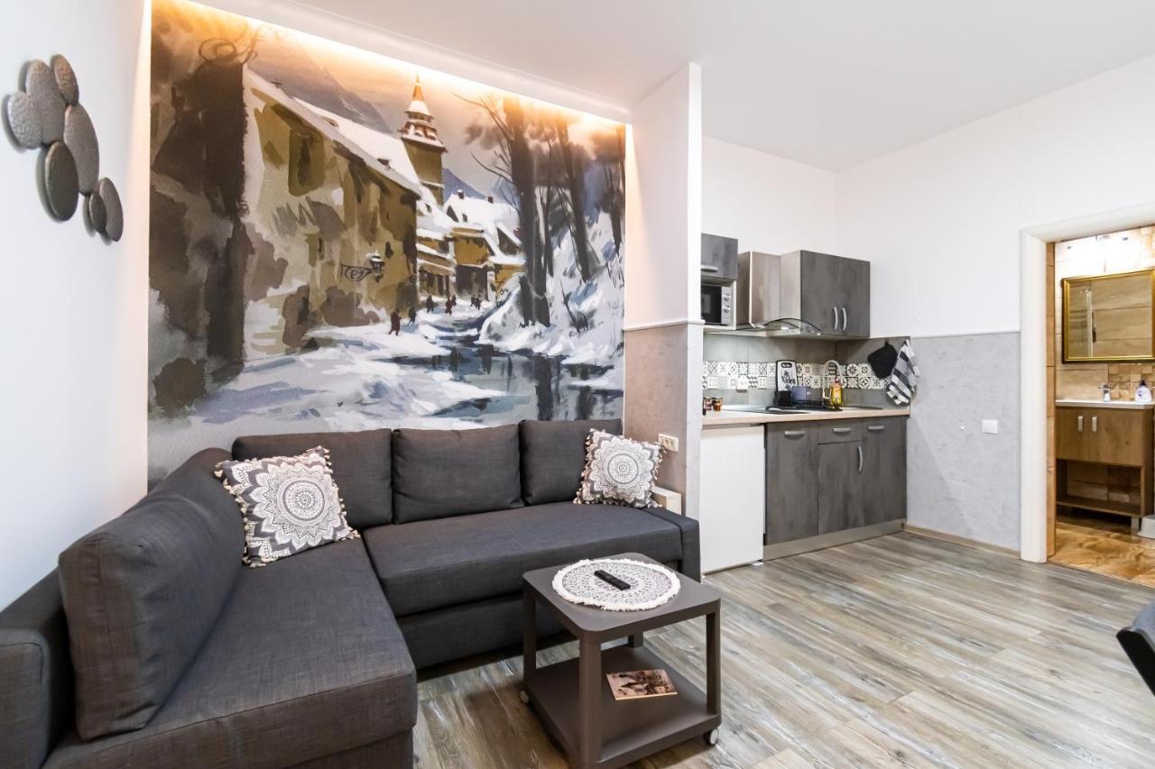 Okbrasov - Apartment & Studio In The Heart Of Old Town, Moments Away From The Black Church Exterior foto